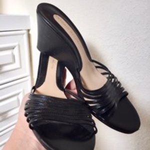 ANTONIO MELANI/BLACK LEATHER WEDGES SIZE 8.5M